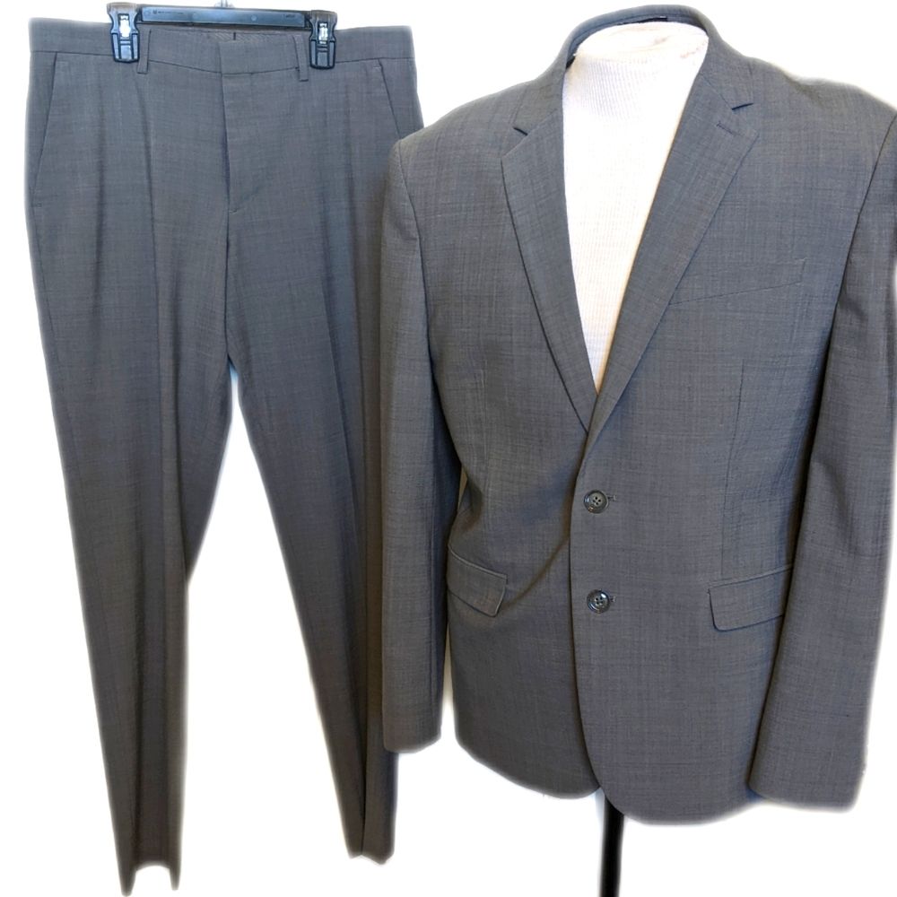 Express Men's Medium Gray Suit, Extra Slim, Jacket Size 44, Pants 32x34, Euc
